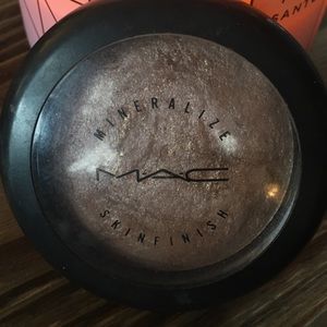 Women’s MAC Mineralize Finish